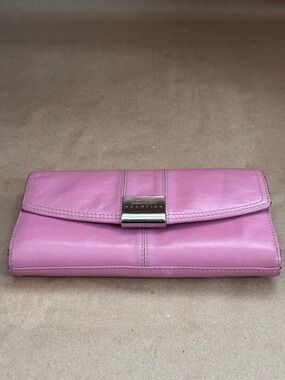 Kenneth Cole Reaction Dusty Rose Pink Leather Wallet. 7.5” by 4” by 1”